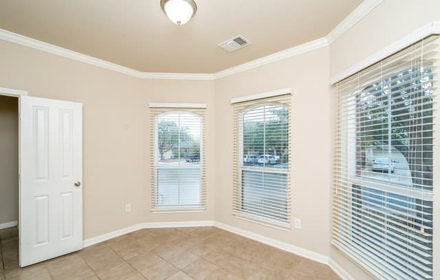 3-bedroom rental at 7815 Kings Spring in San Antonio, TX — photo 2