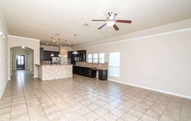 3-bedroom rental at 7815 Kings Spring in San Antonio, TX — photo 5