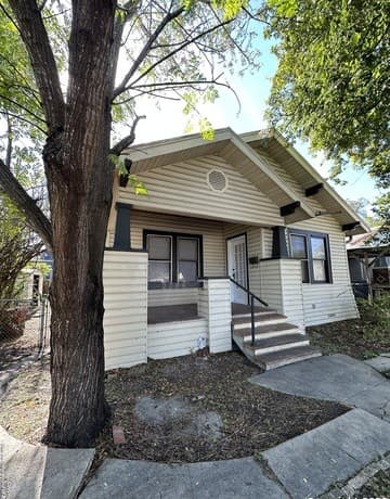 4-bedroom rental at 2246 E Houston St in San Antonio, TX — photo 1
