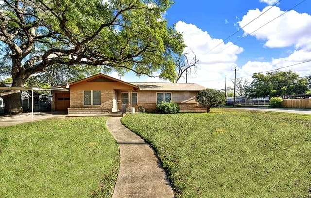 3-bedroom rental at 383 Nash Blvd in San Antonio, TX — photo 1