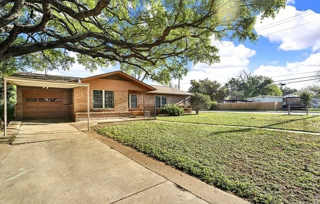3-bedroom rental at 383 Nash Blvd in San Antonio, TX — photo 2