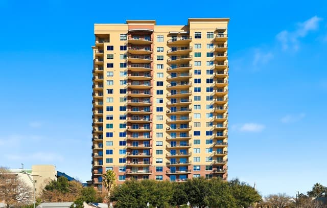 2-bedroom rental at 215 Center Unit 408 in San Antonio, TX — photo 1
