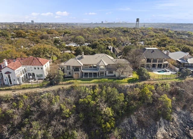 5-bedroom rental at 7 Oxford Hall in San Antonio, TX — photo 1