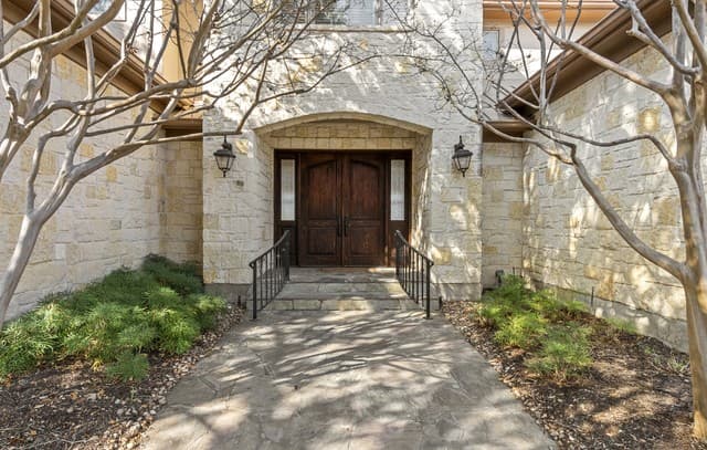 5-bedroom rental at 7 Oxford Hall in San Antonio, TX — photo 4