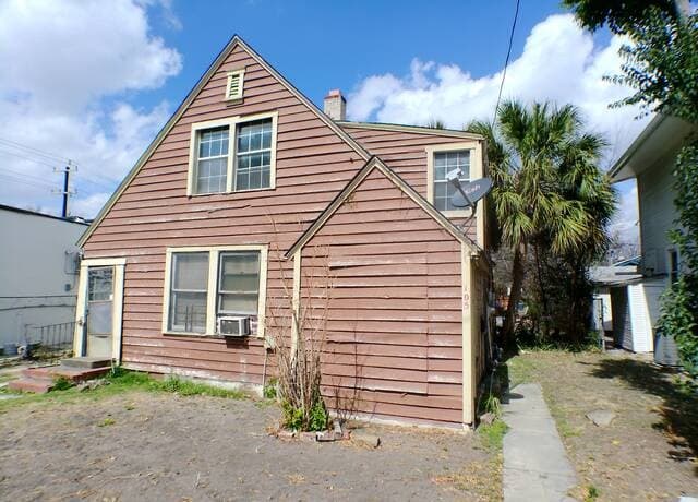 3-bedroom rental at 105 Dunning in San Antonio, TX — photo 1