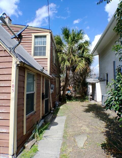 3-bedroom rental at 105 Dunning in San Antonio, TX — photo 4