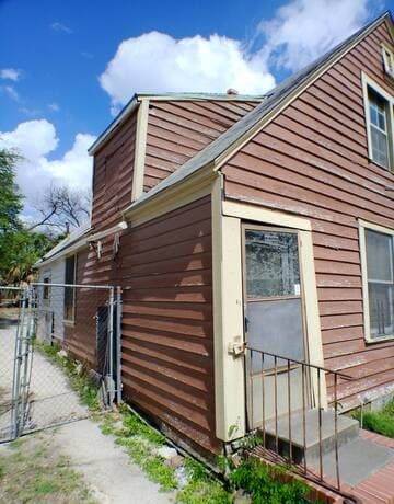 3-bedroom rental at 105 Dunning in San Antonio, TX — photo 5