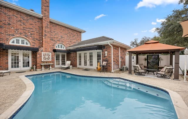 4-bedroom rental at 4123 Cliff Oaks in San Antonio, TX — photo 2