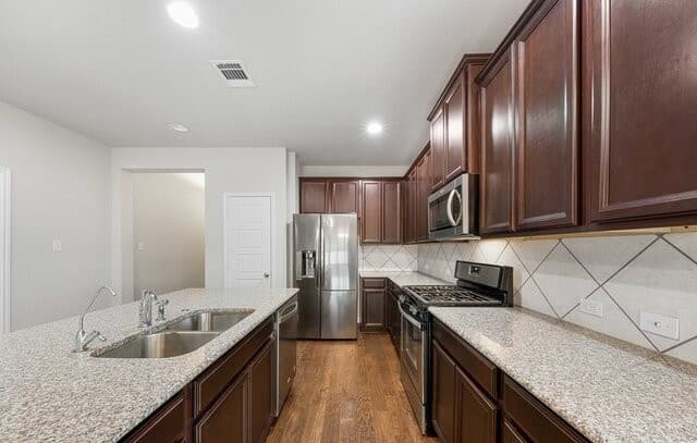 4-bedroom rental at 11623 Bricewood Vw in Helotes, TX — photo 4