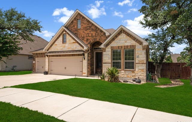 4-bedroom rental at 122 Noble Woods in Boerne, TX — photo 3