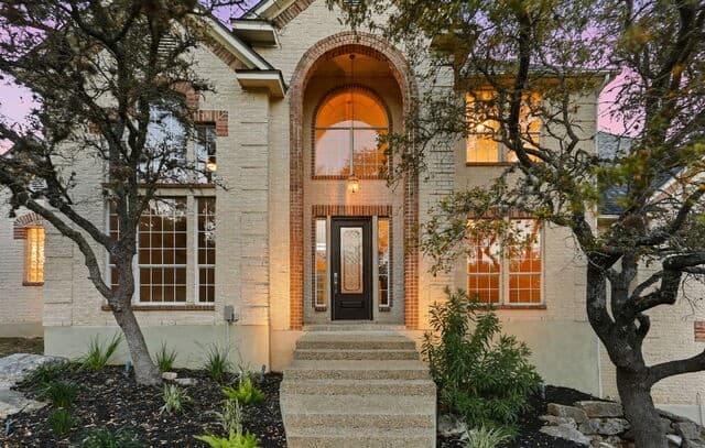 5-bedroom rental at 933 Great Tree in San Antonio, TX — photo 4