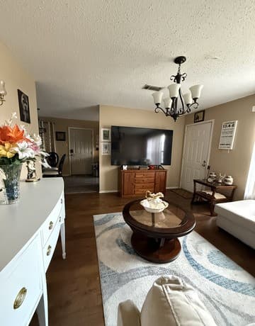 3-bedroom rental at 532 Montana in San Antonio, TX — photo 5