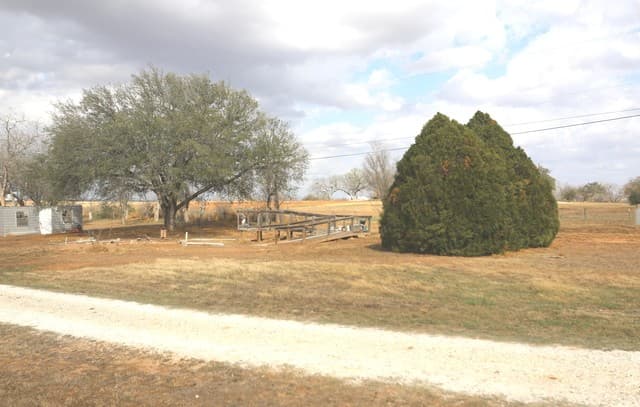 rental at 13847 Us Highway 87 South in Adkins, TX — photo 3