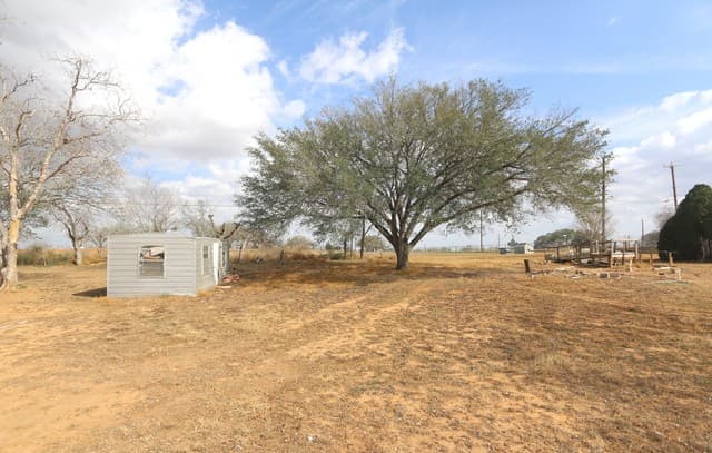 rental at 13847 Us Highway 87 South in Adkins, TX — photo 5