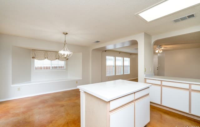 3-bedroom rental at 5731 Bypass in San Antonio, TX — photo 3