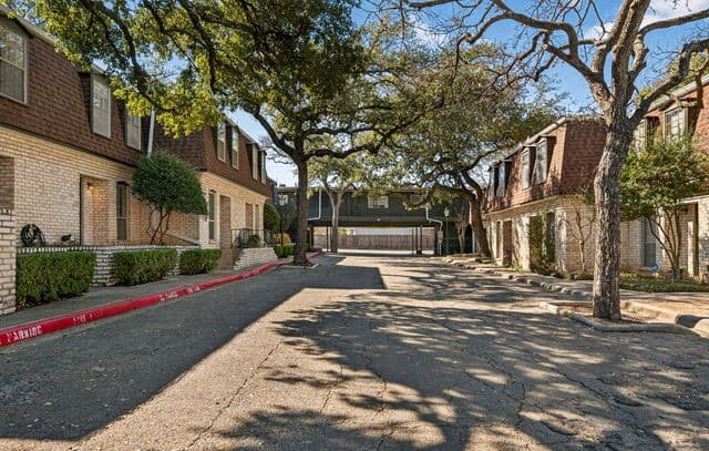 2-bedroom rental at 1045 Shook Avenue Unit 145H in Olmos Park, TX — photo 2