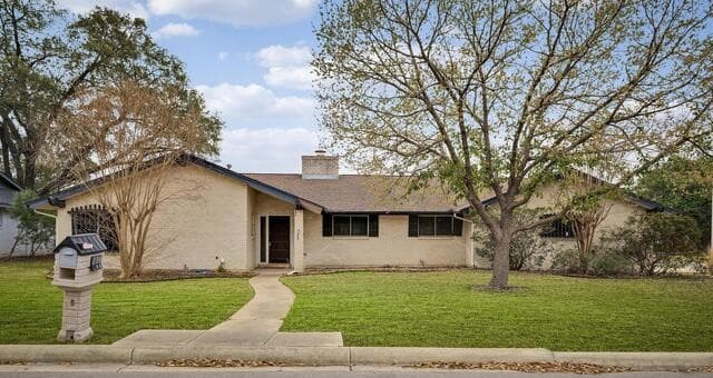 Home for sale at 602 Moorside in Windcrest, TX — photo 2