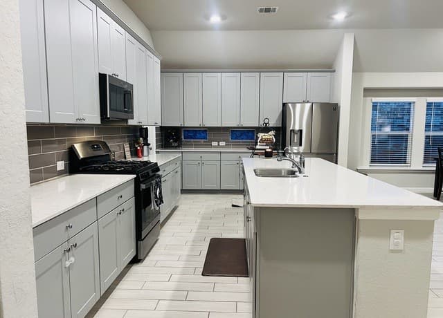 4-bedroom rental at 15003 Whitton Way in San Antonio, TX — photo 5
