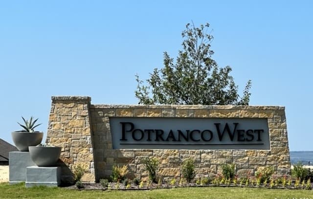4-bedroom rental at 322 Lawrence Drive in Castroville, TX — photo 3