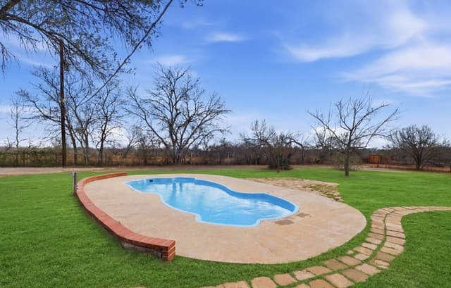 4-bedroom rental at 13040 Tomlynn in Atascosa, TX — photo 1