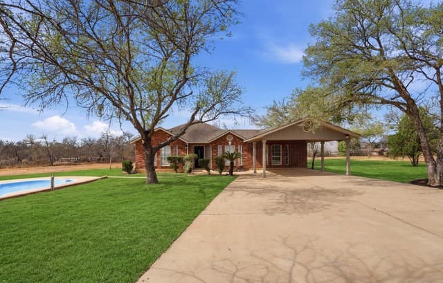 4-bedroom rental at 13040 Tomlynn in Atascosa, TX — photo 2
