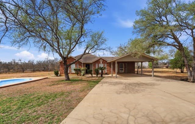 4-bedroom rental at 13040 Tomlynn in Atascosa, TX — photo 5