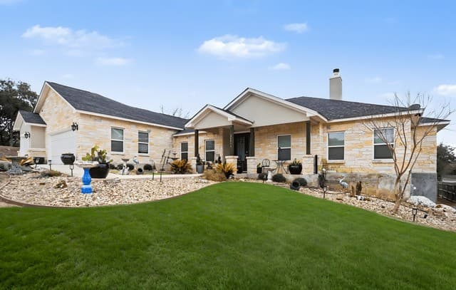 3-bedroom rental at 24819 Solo Vw in San Antonio, TX — photo 3