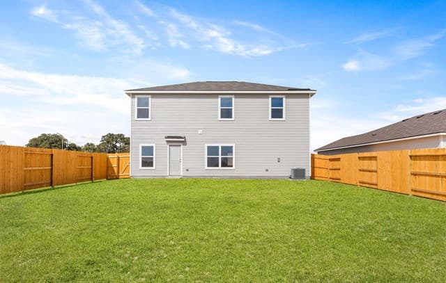 5-bedroom rental at 16174 Farmer in Lytle, TX — photo 3