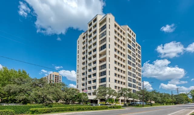 1-bedroom rental at 4001 N New Braunfels Unit APT 204A in San Antonio, TX — photo 1