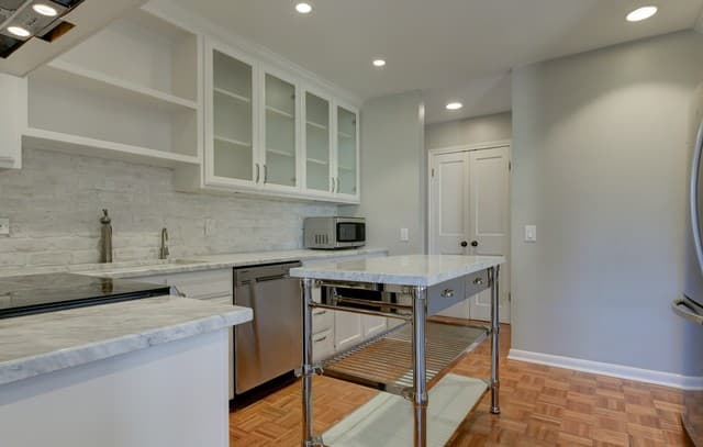 1-bedroom rental at 4001 N New Braunfels Unit APT 204A in San Antonio, TX — photo 5