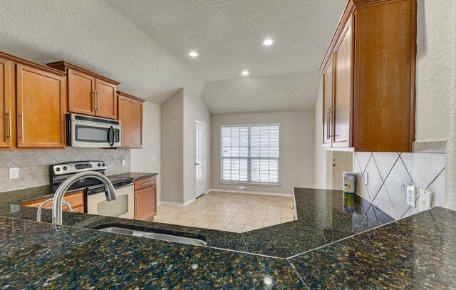 3-bedroom rental at 348 Buckboard in Cibolo, TX — photo 3