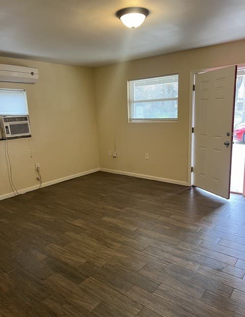 2-bedroom rental at 4419 N Hein Unit 3 in San Antonio, TX — photo 2