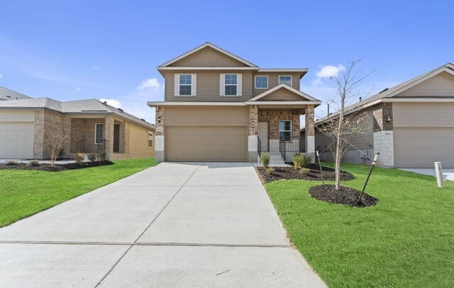 5-bedroom rental at 10725 Dazzle in San Antonio, TX — photo 1