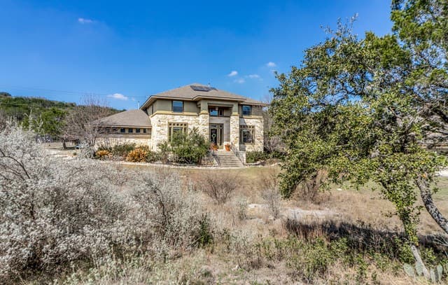 5-bedroom rental at 643 Ridge Trce in San Antonio, TX — photo 1
