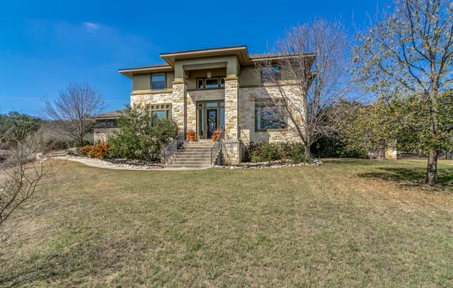5-bedroom rental at 643 Ridge Trce in San Antonio, TX — photo 2