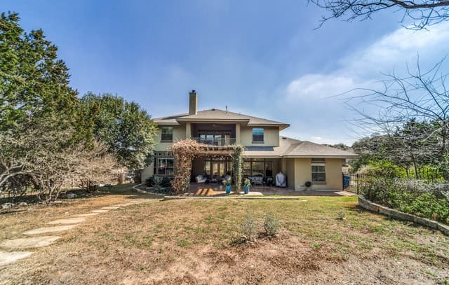 5-bedroom rental at 643 Ridge Trce in San Antonio, TX — photo 5