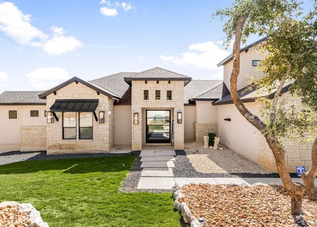 5-bedroom home for sale at 1848 Private Road 2771 in Mico TX