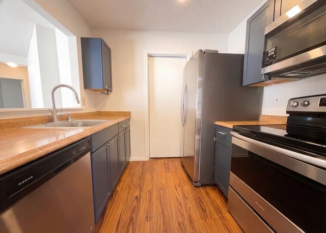 3-bedroom rental at 3741 Candlebluff in San Antonio, TX — photo 2