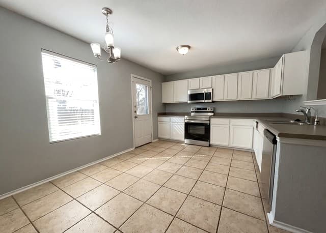 3-bedroom rental at 20503 Liatris in San Antonio, TX — photo 2