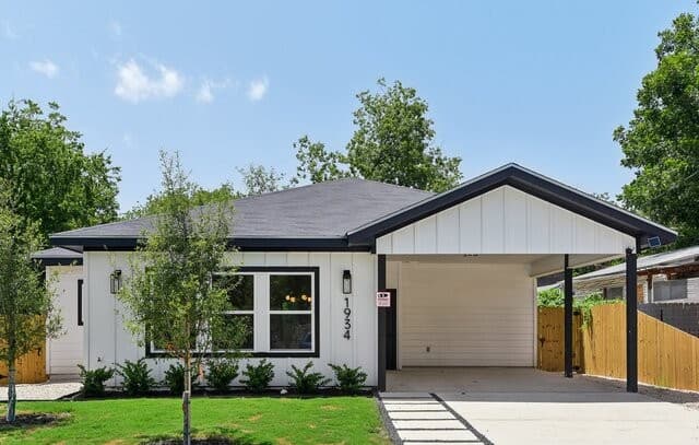 3-bedroom home for sale at 1934 Lamar St in San Antonio TX
