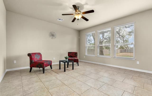3-bedroom rental at 10443 Monicas Creek in Schertz, TX — photo 4
