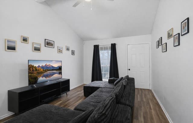 3-bedroom rental at 7233 Glen Bay Dr in San Antonio, TX — photo 3