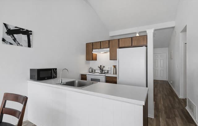 3-bedroom rental at 7233 Glen Bay Dr in San Antonio, TX — photo 5