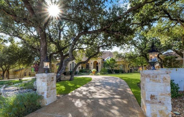 3-bedroom rental at 1700 Frontier in Spring Branch, TX — photo 3