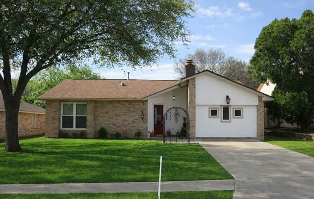 3-bedroom rental at 7911 Forest Cabin in Live Oak, TX — photo 1