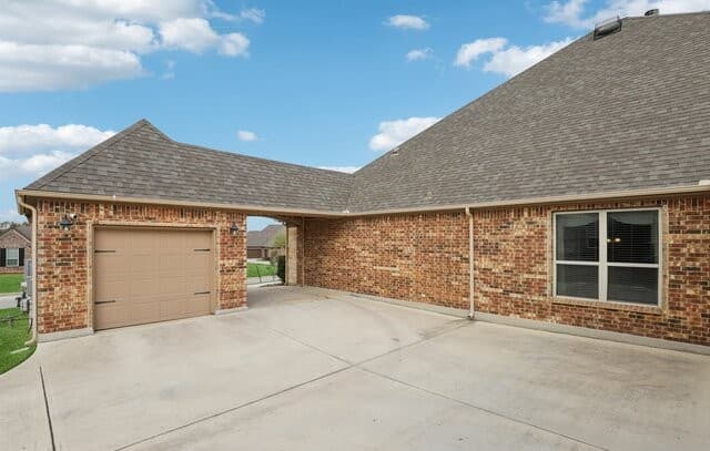 4-bedroom rental at 117 Texas Bnd in Castroville, TX — photo 3