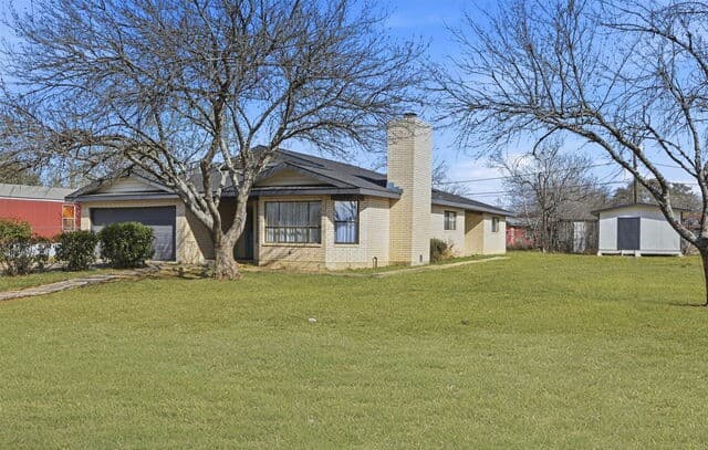 4-bedroom rental at 508 Crouch Ave in Devine, TX — photo 2