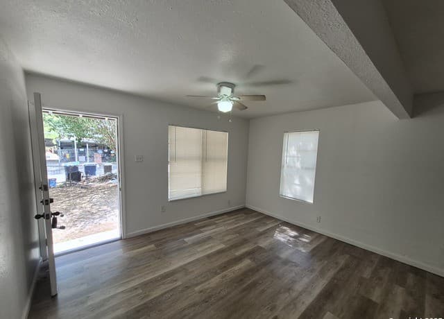 3-bedroom rental at 443 Bundy in San Antonio, TX — photo 4