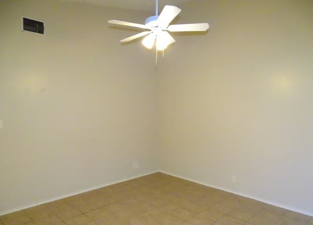 rental at 8898 Meadow Range in San Antonio, TX — photo 2