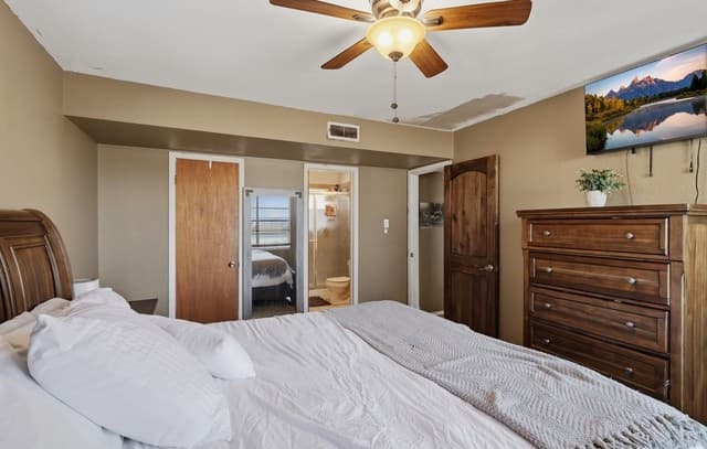 3-bedroom rental at 16040 Keller in LaCoste, TX — photo 5